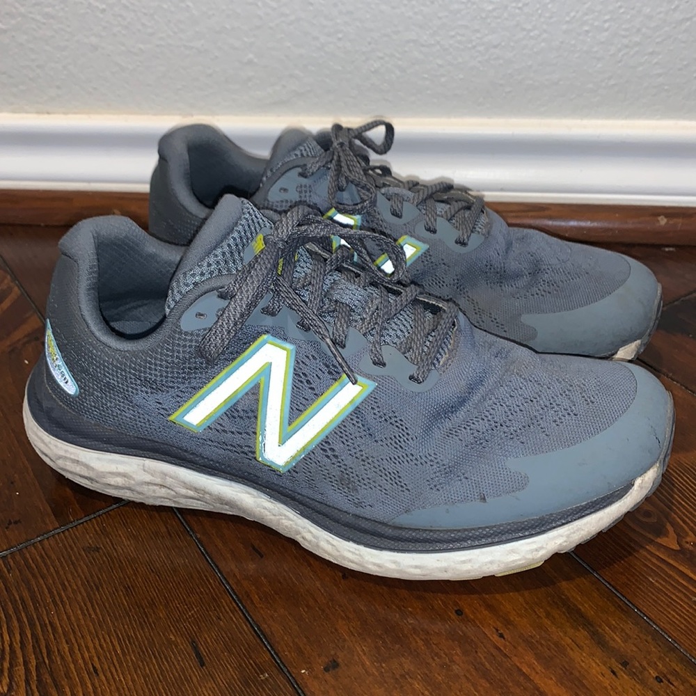 New Balance 680 extra wide gray sneakers in size 8.5E (wide)